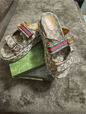 Gucci Beige GG Supreme Platform Sandals with Green and Red Web
